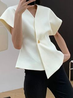 Plain V Neck Regular Fit Urban Blouse Classy Business Outfits For Women, Modest Work Outfits, Fashion Inspo Casual, Business Chic Style, Classy Business Outfits, Smart Casual Work Outfit, Dress Book, Business Casual Shirts, Office Casual Outfit