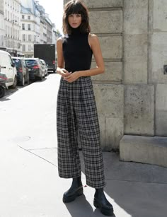 High Waisted Trousers Work Outfit, Fun Black Outfits, Evening Chic Attire, Grey Plaid Trousers Outfit, Graduate School Outfits Casual, Marketing Office Outfits, Oversized Dress Pants Outfits, Cool Toned Outfits Color Palettes, Pleats Pants Outfit