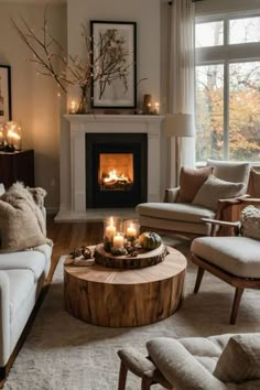 Chic Fall Home Decor, Fall Home Inspiration, Autumn Decorating Living Room, Cosy Living Room Ideas Warm Colours, Fall Inspired Living Room, Autumn Interior Design, Fall Interior Decor, Cozy Fall Living Room, Cozy Fall Home