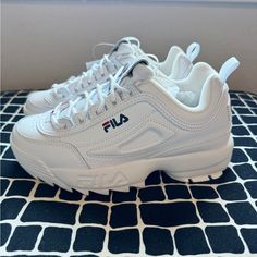 Fila Disruptor 2 Womens Athletic Shoe -White - Size 6.5 Fila Disruptor 2, Fila Outfit, Shoes Disney, Reflective Shoes, Fila Disruptor, Fila Disruptors, High Waisted Black Leggings, Fila Shoes, Mens Athletic Shoes