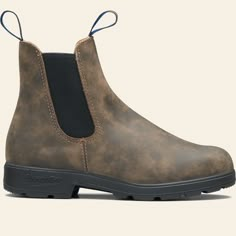 The #2223 Originals high-tops combine a lightweight TPU outsole and waterproof upper to keep you warm and dry. High Top Boots Woman, Pull On Hiking Boots, Womens Outdoor Work Clothes, Pnw Fashion, Best Womens Winter Boots, Blundstone Women, Blundstone Shoes, Granola Girl Aesthetic, Blundstone Boots