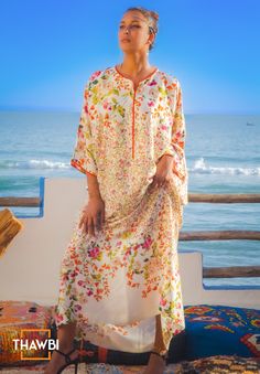 ✔ Caftan Marocain & Djellaba Robes pour des occasions spéciales, ✔ 1 pièce djellaba, style fleuri ✔ Je suis fier de fabriquer des robes marocaines de haute qualité, ✔ Robes marocaines faites à la main, ✔ Taille appropriée : L ; XL et XXL Si vous avez la moindre question, n'hésitez pas à me contacter ! J'adore concevoir des robes et je peux en créer une sur mesure pour vous ! il suffit de nous contacter et nous pourrons régler cela ensemble. Eid Floral Print Long Sleeve Abaya, Summer Kaftan With Dabka In Straight Kurta Style, Eid Floral Print Tunic Kurta, Summer Straight Kurta Kaftan With Dabka, Summer Straight Kurta Kaftan With Dabka Detail, Eid Floral Print Kaftan, Floral Print Long Sleeve Kaftan For Eid, Long Sleeve Floral Print Kaftan For Eid, Bohemian Floral Print Kurta For Eid