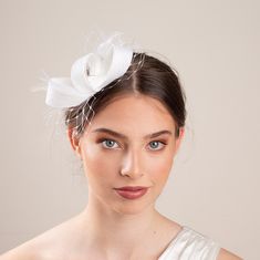 This understated yet elegant bridal fascinator features a delicate netting accent, perfect for the modern bride seeking timeless style. Crafted by hand from premium sinamay and feathers using traditional millinery techniques, this headpiece is designed to effortlessly complement any bridal hairstyle - whether worn on the side or secured into a bun.  The fascinator attaches securely with an alligator clip. If you prefer, it can also be customized with a skinny headband or matched with a birdcage veil - just let me know. Color: White Size: ca. 16 cm Feather Headpiece, Bridal Fascinator, Mini Hats, Birdcage Veil, Wedding Fascinators, City Hall Wedding, Bridal Hairstyle, The Modern Bride, White Feathers