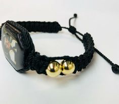 Pulsera hecha a mano de Jesus Malverde doble tejida con hilo reforzado en color negro y bolas chapeado en oro laminado es una pulsera ajustable para hombre o mujer material: hilo reforzado#18 color negro bolas dorado 8mm en oro laminado tableta de madera color negro con imagen de Jesus Malverde por ambos cubierta con resina para no despintarse en cuando suda al usarse Tambien se puede hacer de diferente color de hilo, preguntenos!! porque lo hacermos la pulsera en cuando lo ordena Gold Spiritual Beaded Bracelets, Spiritual Gold Beaded Bracelets, Handmade Adjustable Friendship Bracelet, Gold Spiritual Bracelet With Adjustable Cord, Gold Braided Hand Wrapped Bracelets As Gift, Gold Hand Wrapped Braided Bracelets As Gift, Casual Handmade Gold Friendship Bracelets, Spiritual Gold Bracelet With Adjustable Cord, Casual Gold Resizable Braided Bracelets