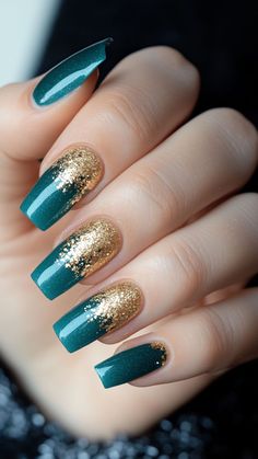 Make a statement at homecoming with Teal and Gold nails! This vibrant combination blends rich colors for a stunning, elegant effect. Click the pin and follow us for more fabulous nail design ideas! #TealAndGold #HomecomingNails #NailArt #VibrantNails #ElegantNails Teal And Gold Nails, Nail Art Teal, Teal Nail Art