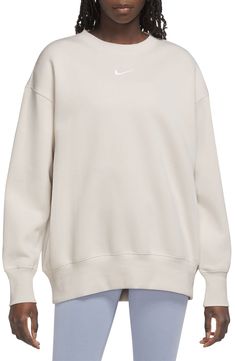 Nike Crewnecks, White Nike Sweatshirt, Nike Women Outfits, Nike Hoodies For Women, Cute Crewneck Sweatshirt, Nike Crewneck Sweatshirt, Nike Sweats, Nike Sweater, Nike Sweatshirts