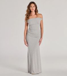 Effortlessly elevate your everyday looks with this casual chic ribbed knit maxi dress. It features a sleeveless boat neckline, tank shoulder straps with a trendy twist-back design, ruched side seams at the waist to accentuate your curves, and a fitted A-line silhouette with a maxi-length hem to flaunt your figure. Style with hoop earrings and strappy mules.Fit & FeaturesStretchy ribbed knitBoat necklineTank shoulder straps, twist-back designSide ruching at the waistFitted A-line silhouetteRu Homecoming Dresses Bodycon, Purple Homecoming Dress, Dress Satin Bridesmaid, Green Homecoming Dresses, Homecoming Outfits, Cocktail Outfit, Purple Bridesmaid Dresses, Wedding Dresses Corset, Sweet 16 Dresses