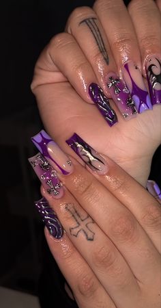 Nail Ideas Glow In The Dark, Purple Bday Outfit, Y2k Nails Purple And Black, Dark Grunge Nail Ideas, Short Trippy Nail Designs, Cute Acrylic Nails 2024, Thirteen Inspired Nails, Dark Purple Prom Nails Acrylics, Fancy Purple Nails