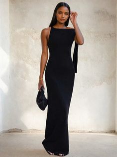 Long Black Fitting Dress, Dresses To Attend A Wedding As A Guest, Chic Dinner Party Outfit, Chic Graduation Outfit, Black Chic Midi Dress, Fit Outfits, Wedding Guest Accessories, Money Dress, Backless Dresses