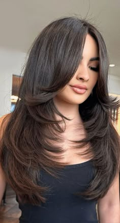 Long Layered Hair With Swoop Bangs, Haircut Ideas For Long Hair Face Framing, Choppy Face Framing Layers Long Hair, Long Layer Side Part, Wolf Haircut Woman Long, Wolf Haircut Woman Medium, Front Layer Haircut For Long Hair, Front Long Layers Face Framing, Front Layers For Long Hair