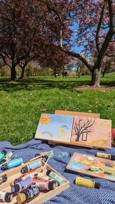 painting in a park aesthetic Picnic With Painting, Picnic Painting Aesthetic, Art Picnic Date, Painting Picnic Aesthetic, Art Dates Aesthetic, Painting Hobby Aesthetic, Painting With Friends Aesthetic, Painting Picnic Date Aesthetic, Picnic Painting Date