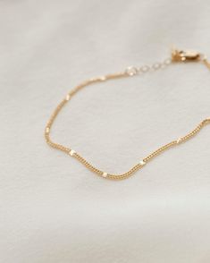 The bracelet that shines like summer incarnate. Each chain is dotted with little sunbursts to catch the light—like fireflies, twinkling lights and golden hour all rolled into one! Style it solo, stack with your favorite bracelets or add a charm for an extra sparkle of personalization. Want to shine even brighter? Check out the full Radiant Collection.