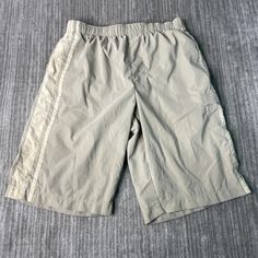 Vintage 2000s Nike Swoosh Check Regular Fit Sportswear Athletic Y2K Aesthetic Streetwear Tan Shorts Medium Waist Mens Condition: Fair Used Condition = Has stains on the waist due to wear and age. Measurements: Please see photos above for all measurements IF YOU BUY TWO OR MORE ITEMS USE THE CODE BUNDLE @ CHECK TO SAVE 20% WE SHIP WITHIN 24 HOURS AFTER PURCHASE! Please be aware that we do not offer free returns!! The Buyer is responsible for the cost of the return label.  Follow us on TikTok & Instagram @findsnostalgic and tag us in your finds Tan Shorts, Aesthetic Streetwear, Nike Swoosh, Vintage 2000s, Y2k Aesthetic, Short Outfits, Mens Shorts, Follow Us, Street Wear