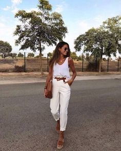 Walking Down The Street, Moda Chic, Spring Fashion Trends, Mode Inspo, Looks Chic, Fashion 2020, Looks Style