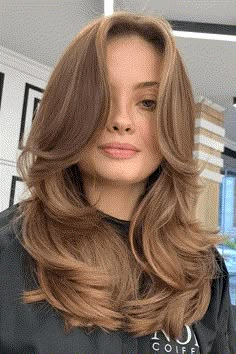 This fashionable, multi-layered hairstyle showcases long, voluminous waves that flow gracefully around the shoulders, adding a touch of charm and movement. The layers framing the face accentuate your facial features, creating a soft, flattering appearance suitable for any occasion. Versatile for both casual and formal - Click to see more of 40 Stunning Hair Transformations for Your Next Salon Appointment and follow us for more hairstyle ideas. // Photo Credit: Instagram @noir.bahcelievler Voluminous Waves, Haircuts For Long Hair With Layers, Layered Haircuts For Medium Hair, Guest Hair, Hairstyles For Layered Hair, Haircuts For Medium Hair