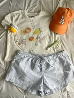 summer outfit, casual spring outfit inspo, beach girl aesthetic Beach Girl Outfits, Outfit Inspo Beach, How To Have Style, Beach Girl Aesthetic, Casual Spring Outfit, School Homework, Outfit Inspo Summer, Pinterest Pin