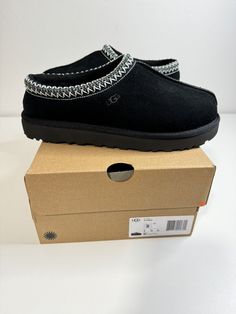 UGG Tasman Black Women’s Size US 8/UK 6 Suede & Sheepskin Slippers 5955-BLK NEW 100% AUTHENTIC, STRAIGHT FROM RETAILERS. BRAND NEW FREE AND FAST SHIPPING Low Top Uggs, Ugg Tasman Black, Business Casual Fits, Black Ugg Slippers, Cute Uggs, Christmas Wants, Pretty Sneakers, Christmas Haul, Ugg Tasman Slippers