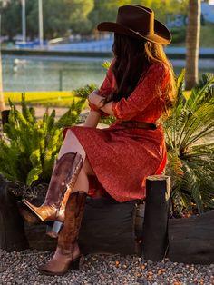 Las ideales para todo momento 🫶🏻🤎👢 #fashion #botas #botasdepiel #botasdemujer #botas #botasdepiel #fashion #ladies #western #rodeo Cowgirls Outfits, Outfit Vaqueros, Cowgirl Dresses, Cowgirl Outfit, The Dove, Western Rodeo, Cowgirl Outfits