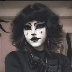 White Face Goth Makeup, Black And White Goth Makeup, Goth Trad Makeup, Read Goth Makeup, Gottmik Makeup, Trad Goth Makeup Looks, Goth Makeup Inspiration, Goth Face Paint, Trad Goth Eye Makeup