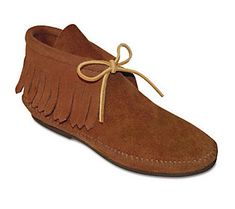 Minnetonka Classic Hardsole Suede Ankle Boots with Fringe Shoes Design Ideas, Fall Weekend Getaway, Fringe Moccasin Boots, Moccasins Boots, Fringe Moccasins, Fringe Shoes, Rose Gold Heels, Moccasin Shoes, Minnetonka Moccasins