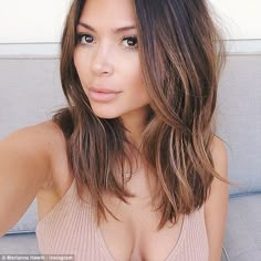 Michael Strahan 'goes on a date' with gorgeous make-up blogger #dailymail Brown Bob Hair, Marianna Hewitt, Long Bob Haircuts, Lob Hairstyle, Haircuts Short, Mid Length Hair, Short Hair Haircuts, Short Haircut