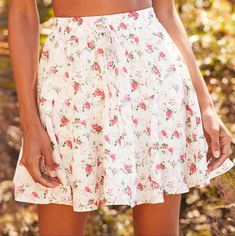 Nwt Floral Tiered Mini Skirt Hugh Waisted 100% Polyester Waist 15" Length 17.5" White Skirt Short, Mini Floral Skirt, Lulu Skirt, White Floral Skirt, Ruffled Mini Skirt, Holiday Skirts, Floral Skirts, Tiered Mini Skirt, Cream Skirt