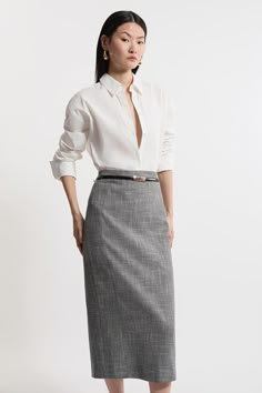 Experience Updated Tailoring Essentials With Our Midi Skirt, With A Fitted Silhouette And A High Waistline, Creating A Universally Flattering Fit. The Monochrome Colouring And Textured Fabric Adds Dimension And Unique Detail To The Look, And This Piece Can Easily Be Paired With A Crop Top For A Day To Night Look, Then With The Matching Jacket For A Co-Ordinating Occasion Look. Mono Textured Pencil Skirt​ High Quality, Textured Fabric Classic, Monochrome Fabric Comfortable High Waistline Flatteri Classic Skirts Outfits, Skirt Office Outfit, Pencil Skirt Outfits Classy, Midi Pencil Skirt Outfit, Natalia Core, Tapered Skirt, Elegant Skirts, Petite Wedding Guest Dresses, Summer Bridesmaid Dresses