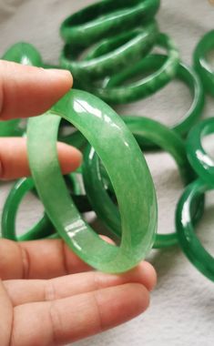 material:natural stone quantity:1pcs size:outdiameter 58-66mm，thickness=10-12mm note:have larger stock and offert wholesale price. Gemstone Bangle, Large Necklace, Worry Stones, Green Jade, Crystal Gifts, Focal Bead, Jade Green, Beautiful Roses, Loose Beads