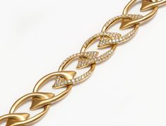 Angela Cummings 18K Gold Diamond Link Bracelet Gold Bracelet Designs, Precious Stones Bracelet, Vintage Gold Bracelet, Bracelet Measurements, Jewelry Design Drawing, Jewelry Drawing, Gold Ring Designs, Mens Gold Bracelets, Diamond Jewelry Designs