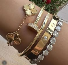 Inexpensive Jewelry, Expensive Jewelry Luxury, Wrist Jewelry, Jewelry Accessories Ideas, Jewelry Fashion Trends, Girly Accessories