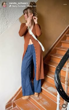 Moving Outfit Casual, Boho Cold Weather Outfits, Nanda Schwarz Outfit, Homestead Outfits Women, Warm Hippie Outfits, Winter Hippie Outfits Boho, Pnw Outfit, Winter Hippie Outfits, Causal Outfits