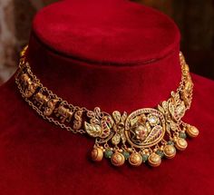 Heritage Gold Jewellery, Chokar Design Jewelry In Gold, Gold Jewellery Collection, Rajputi Jewellery, Indian Wedding Jewelry Sets, Bridal Necklace Designs, New Gold Jewellery Designs, Bridal Jewelry Vintage, Bridal Jewellery Design