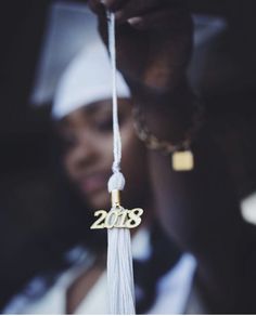 the instagram page for instagram, which features an image of a woman in graduation gown