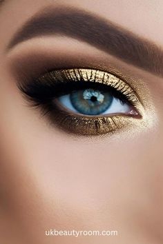 Gold Makeup Blue Eyes, Masquerade Makeup Ideas, Gold Smokey Eye Makeup, Eye Makeup Guide, Smokey Eye Makeup Look, Gold Smokey Eye, Blue Smokey Eye, Date Night Makeup, Ootd Instagram