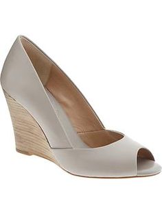 it's calling my name... Bridesmaid Heels, Grey Wedges, Grey Pumps, Insole Design, Cute Wedges, Heart Clothes, Bridesmaid Shoes, Grey Shoes, Madden Girl