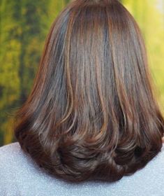 butterfly haircut for women over 35 Shoulder Length Hair Cuts For Round Faces Layers, Volume Haircut Medium, Oval Haircut, Haircuts For Medium Length Hair, Layered Haircuts For Medium Hair, Hairstyles For Layered Hair, Haircuts For Wavy Hair, Hair Tips Video