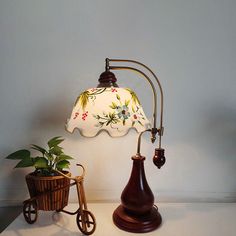 Red Brown Wood Nightstand Lamp - Single Curving Pastoral Table Light With Stained Glass Shade Brown Nightstand, Brown Nightstands, Styl Shabby Chic, Pinterest Contest, Estilo Shabby Chic, Dream Furniture, Style Shabby Chic, Apartment Bedroom, Nightstand Lamp