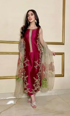 Red Silk Suits For Women Indian, Trousseau Outfits For Bride, Mehroon Saree Look, Red Colour Pakistani Suit Design, Red Plain Suits For Women Indian, Simple Eid Outfits, Maroon Suit Women Indian, Maroon Combination, Plain Red Dress Pakistani