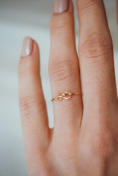 Simple Infinity Ring Design, Gold Infinity Promise Ring, Simple Gold Ring Designs Unique, Simple Ring Design, Gold Infinity Ring, Infinity Knot Ring, Friend Gift Ideas, Friendship Ring, Infinity Knot