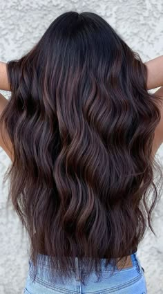 Long Dark Brown Hair With Red Tint, Chunky Brunette Balayage, Fall Brunette Hair Color With Red, Hair Colours Brown Skin, Low Maintenance Hair Color Dark Roots, Chocolate Bolyoge, Dark Brown Hair With Red Gloss, Dark Brown Bolyoge Hair, Brown Hair Bolyoge