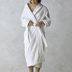 Frontgate Resort Collection™ Plush Robe Emily Gilmore Aesthetic, Spa Body Scrub, Bedtime Clothes, At Home Self Care, Spa Luxe, Pajamas Fashion, Flannel Robe, Plush Robe, Spa At Home