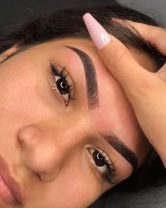 Easy Eyebrow Tutorial, Henna Makeup, Eyebrows Goals, Ombre Eyebrows, Sparse Eyebrows, Sparse Brows, Plucking Eyebrows, Eyebrow Makeup Tutorial, Eyebrow Grooming