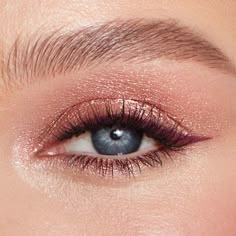 Make Up To Make Blue Eyes Pop, Soft Makeup Eye Shadow, Pink Eyeshadow For Blue Eyes, Sparkly Eye Shadow, Blue Eyes Pop Makeup, Soft Shimmer Eye Makeup, Rose Eyeshadow Looks, Maquillage Rose Gold, Bridal Makeup For Blue Eyes Red Hair