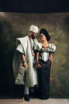 African Engagement Photos, Traditional Pre Wedding Shoot, Nigerian Attire, Wedding Preparation Photos, Proposal Photoshoot, Nigerian Traditional Wedding, Pre Wedding Photoshoot Outfit, African Wedding Attire, Group Photography Poses