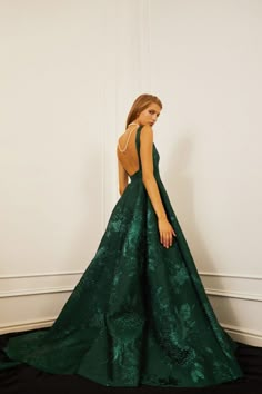 Ball Gowns Green Emeralds, Emerald Green Formal Dress Gowns, Emerald Green Ball Gown, Silk Green Dress, Green Ball Gown, Forest Green Dresses, Green Formal Dresses, Green Silk Dresses