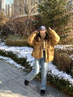 Buffer Jacket Outfit Women, Seoul Winter Outfit, Asian Fall Outfits, Winter Japanese Outfits, Korean Street Fashion Winter, Really Cold Winter Outfits, Japanese Winter Outfits, Mountain Outfit Winter, Snow Ootd