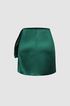 Details Occasion: Workwear Category: Bottoms Composition: 95% Polyester. 5% Spandex Color: Black. GreenDescription: Step into the spotlight with our Knot Side Twist Satin Wrap Mini Skirt. This trendy skirt. available in black and green. perfect for a workwear occasion. Crafted from a satin-like polyester blend. it features a stylish knot side detail that adds a unique twist to your ensemble. Dress it up with your favorite heels for a sophisticated look. or pair it with a cute crop top for a more Earth Tone Dress, Side Twist, Outerwear Trends, Abstract Dress, Cute Crop Top, Wrap Mini Skirt, Trendy Skirts, Swimwear Trends, Cute Crop Tops