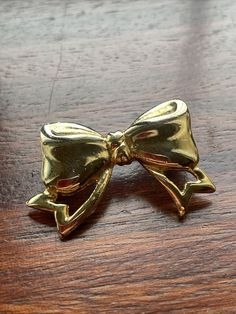 "A piece of vintage costume jewellery in a used condition  see images clearly  sizing:  1.2\" x 0.9\"" Formal Costume Jewelry Pins, Vintage Silver Lapel Pin For Party, Silver Vintage Lapel Pin For Party, Vintage Brooch Jewelry For Anniversary, Vintage Brooch For Anniversary, Vintage Formal Lapel Pin Brooch, Vintage Formal Lapel Pin, Antique Gold Pins For Formal Occasions, Vintage Hallmarked Brooches For Anniversary