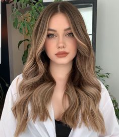 Money Piece Balayage Brunette Curly Hair, Hair Color For Cool Undertones Skin, Hair Ideas For Mid Length Hair, Level 7 Hair Color With Highlights, Hair On Pale Skin, Change Hair, Brown Hair Balayage, Blonde Hair Inspiration, Light Hair Color