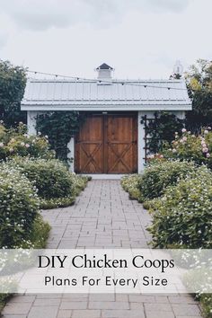 Beautiful backyard chicken coop Chicken Coops For 30 Chickens, Chicken Coop Plans With Storage, Movable Chicken Coupe Diy Plans, Diy Chicken Coop 20 Chickens, Greenhouse Chicken Coop Ideas, Inside Coop Layout, Chicken Coop For 50 Chickens Ideas, Easy Coop Ideas, Chicken Coop Attached To Barn